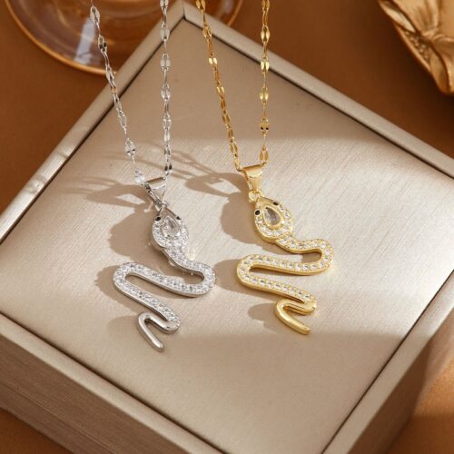 Fashion Personality Snake Necklace With Rhinestone Design Creative Sweater Chain Fall Winter Women’s Clavicle Chain Jewelry